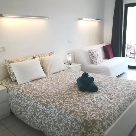 Playa Roca Modern - Seafront Pool Complex * קוסטה טגוויסה