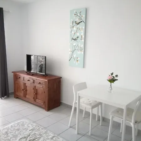 Playa Roca Modern - Seafront Pool Complex Apartment
