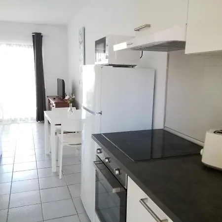 Playa Roca Modern - Seafront Pool Complex Apartment